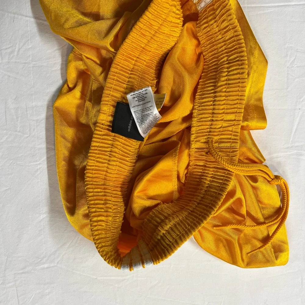 Adidas Athletic Shorts Mens L Yellow Gold 3 Stripe Drawstring - Picture 5 of 7
